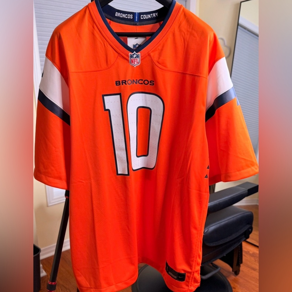 Beautiful NFL Denver Broncos Authentic Jersey!!!